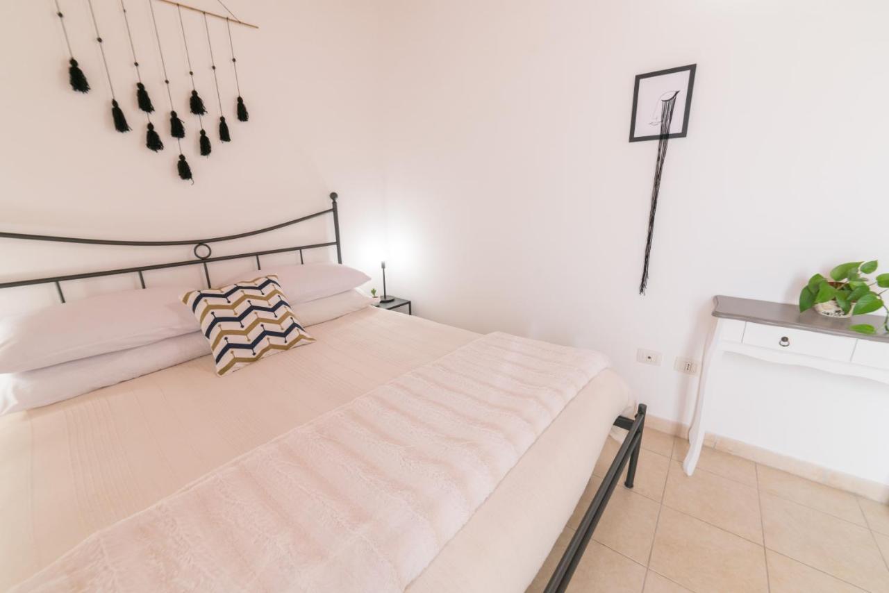 Yenne Rooms Wifi-Ac Cagliari Esterno foto