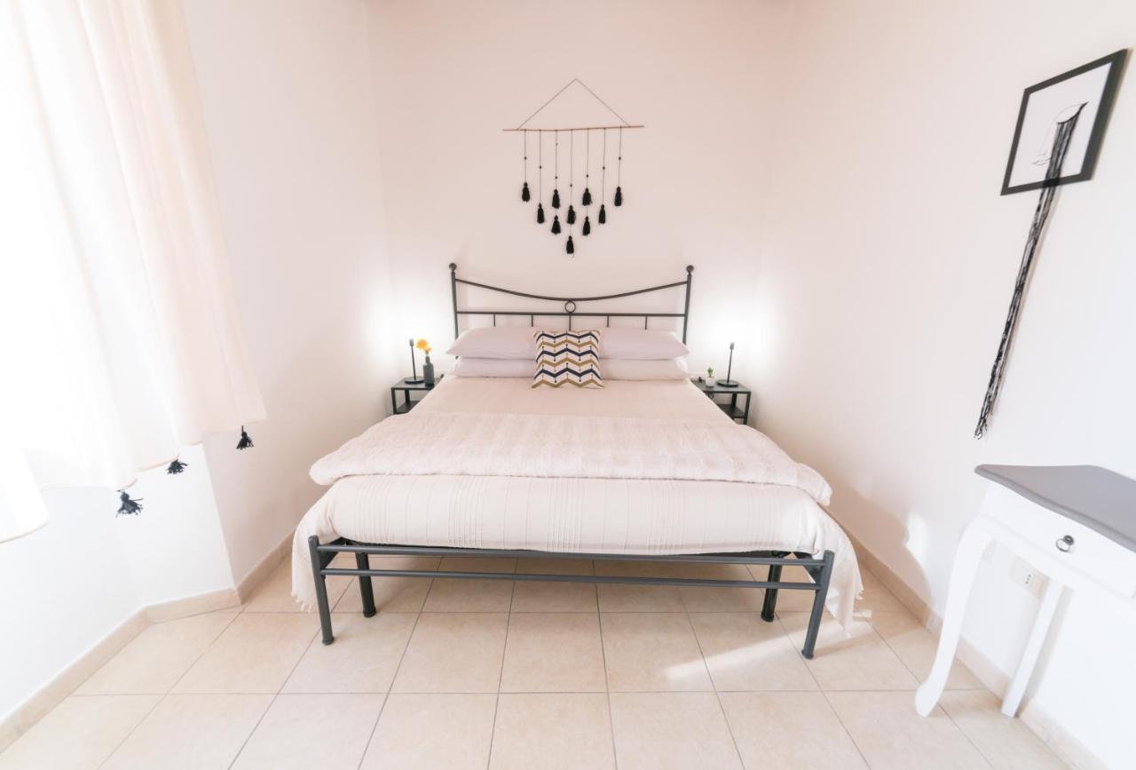 Yenne Rooms Wifi-Ac Cagliari Esterno foto