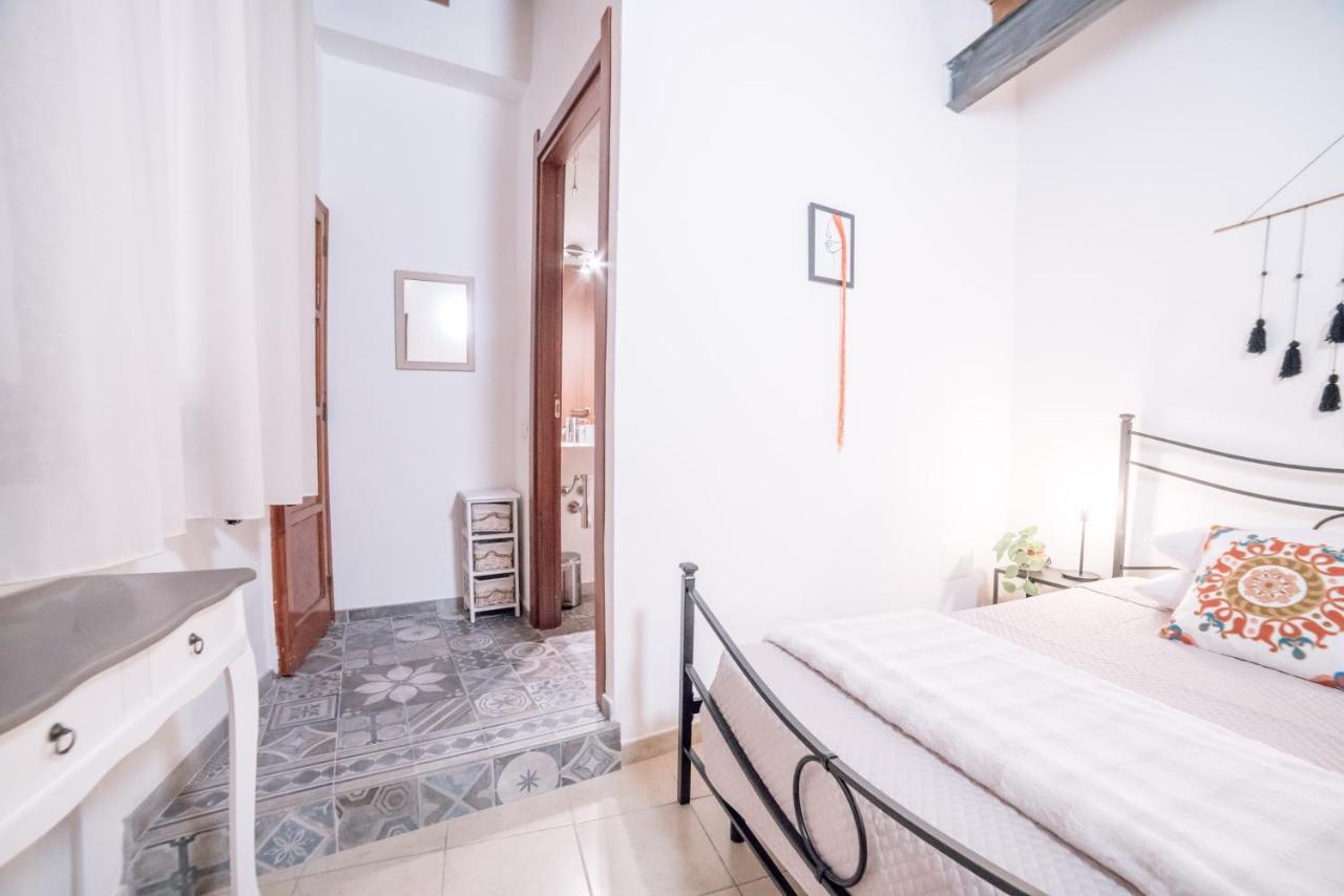 Yenne Rooms Wifi-Ac Cagliari Esterno foto