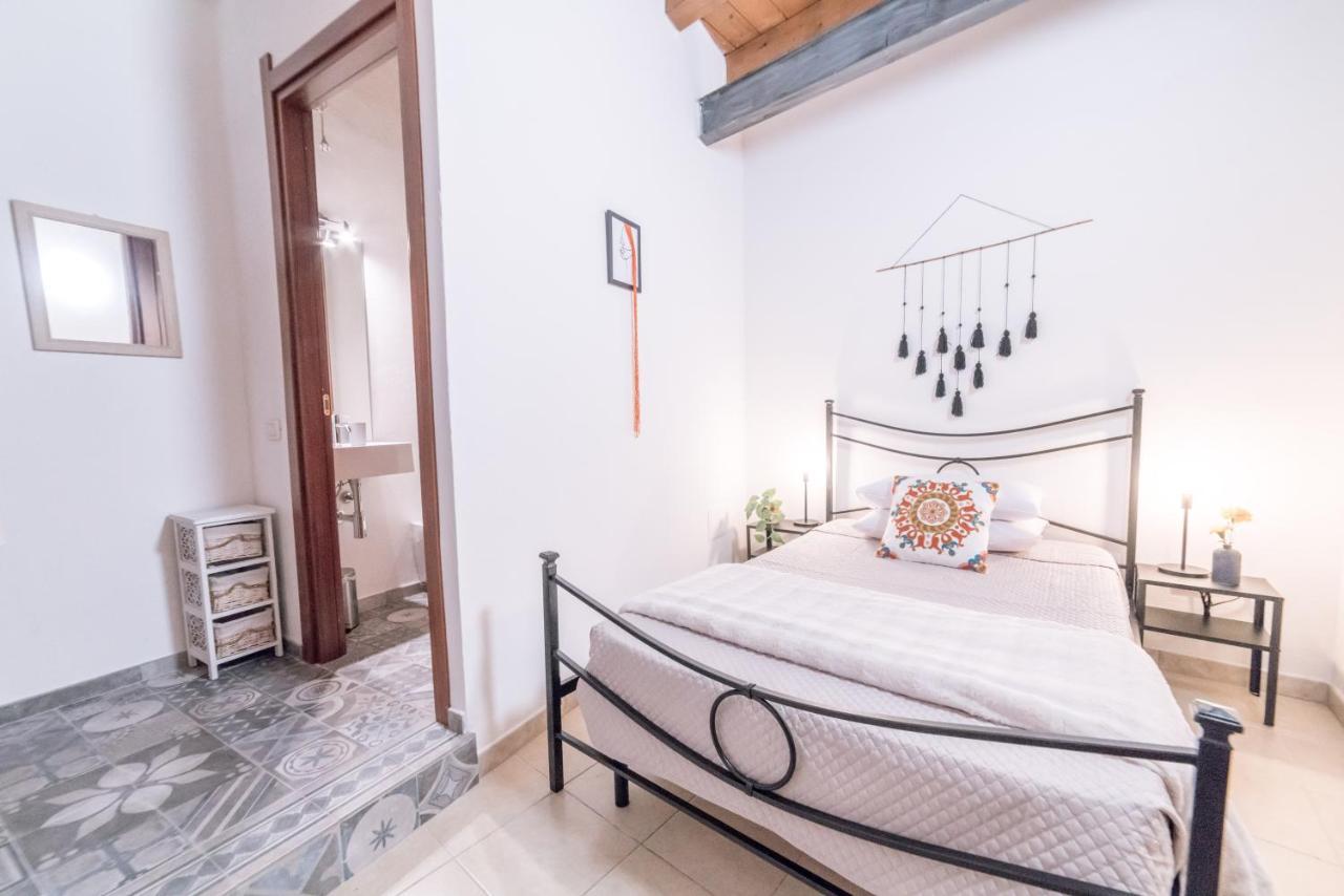 Yenne Rooms Wifi-Ac Cagliari Esterno foto