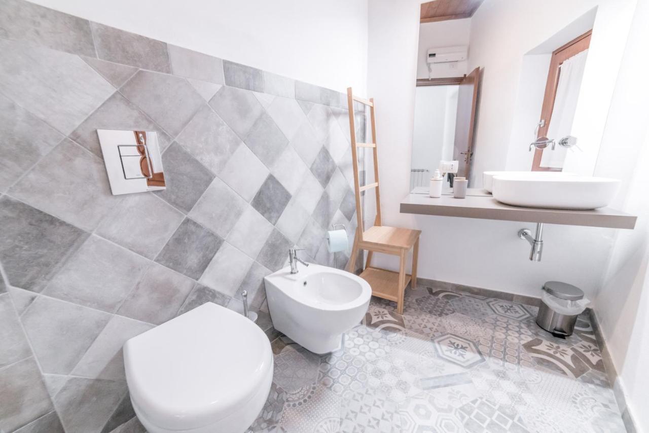 Yenne Rooms Wifi-Ac Cagliari Esterno foto
